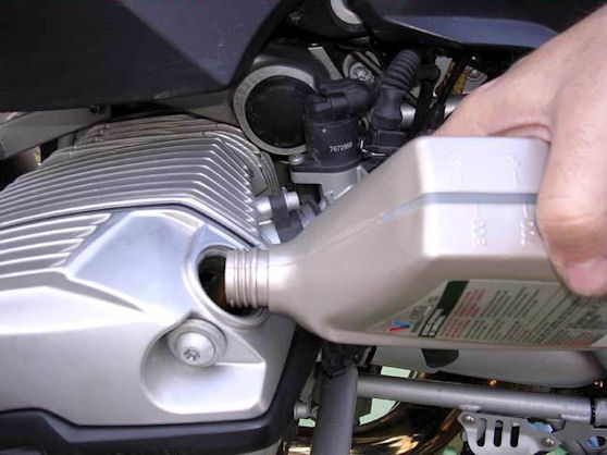 Mesurer le niveau d'huile sur un Boxer – Passion Moto Sécurité
