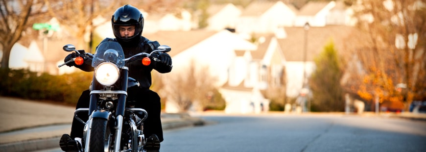 9 idées de Pose moto homme  moto, motard, hommes en moto